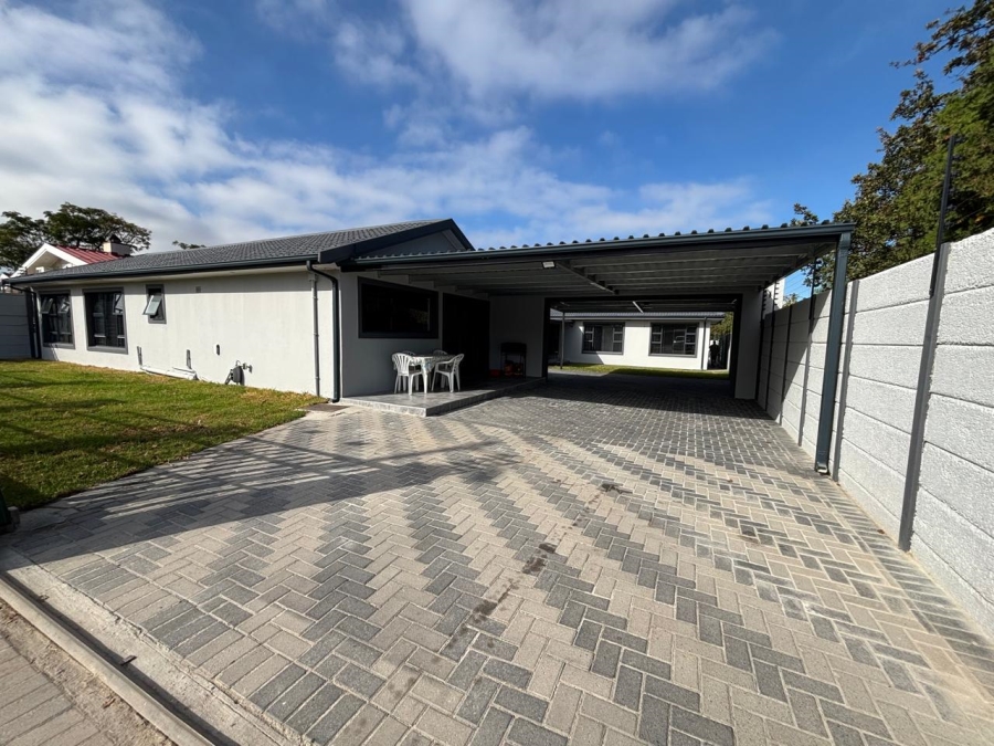 To Let 3 Bedroom Property for Rent in Silver Oaks Western Cape